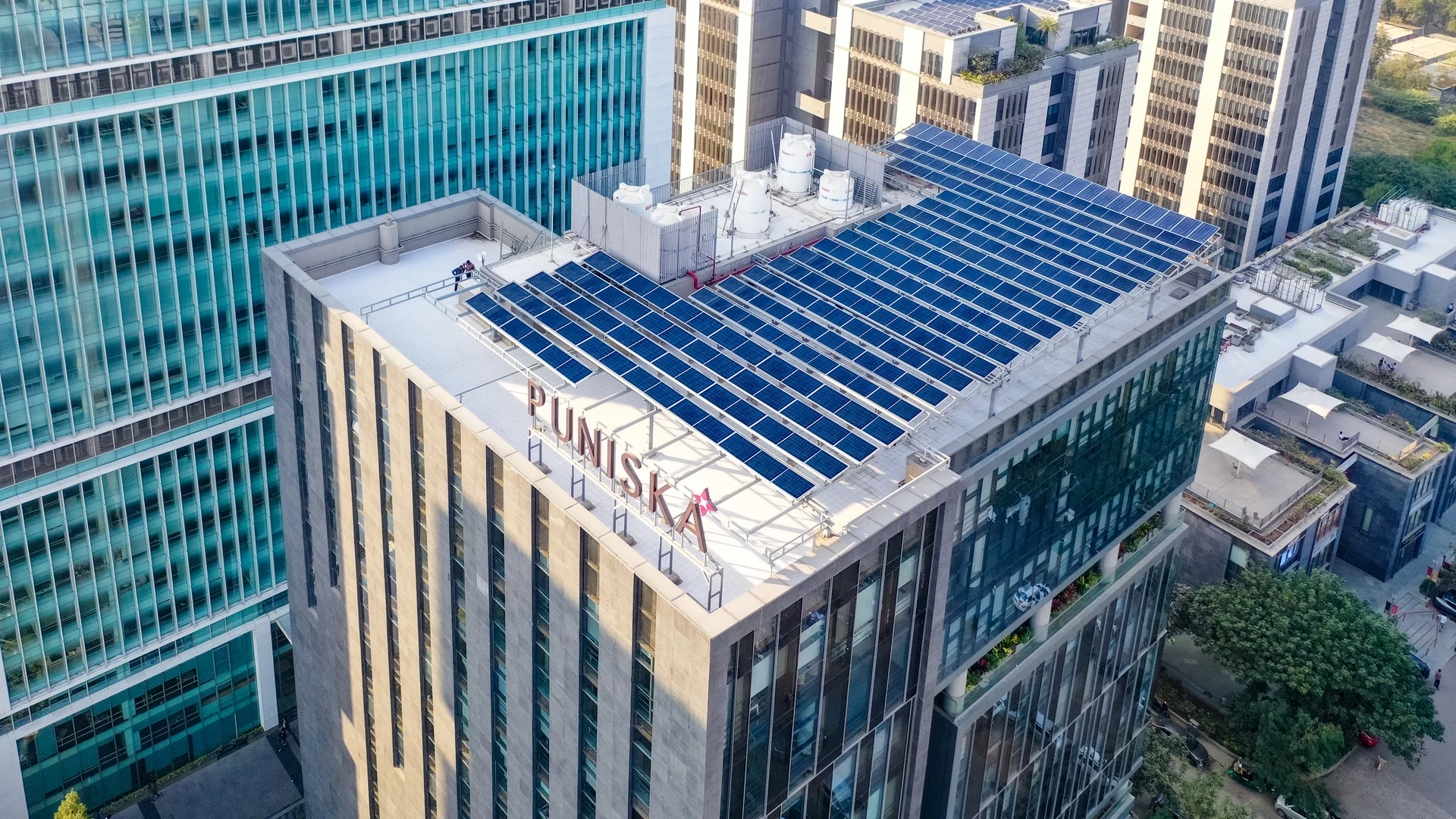 Commercial Solar - Professional solar installation service Commercial Solar - Solar installation by Enersol